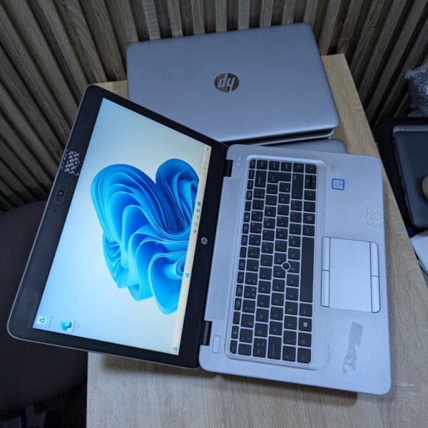 Second image of laptop hp 820 g3