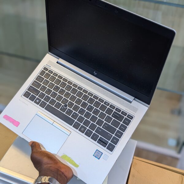 laptop 840 g5 core i5 256ssd 8ram 8then